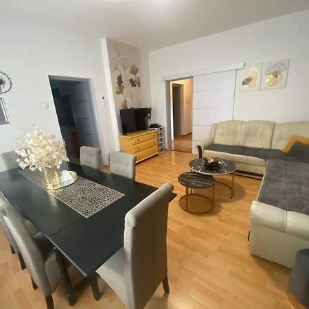 Apartman El โอกูลิน ภายนอก รูปภาพ