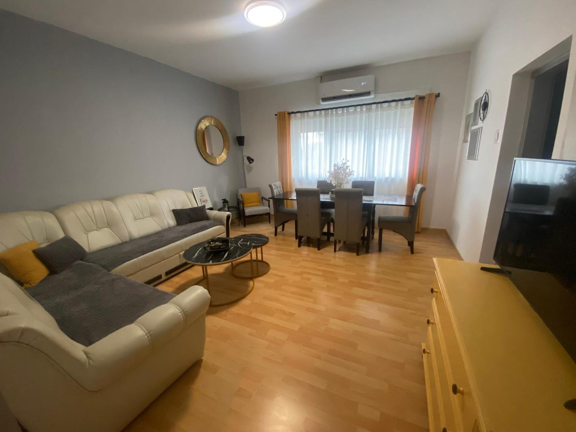 Apartman El โอกูลิน ภายนอก รูปภาพ