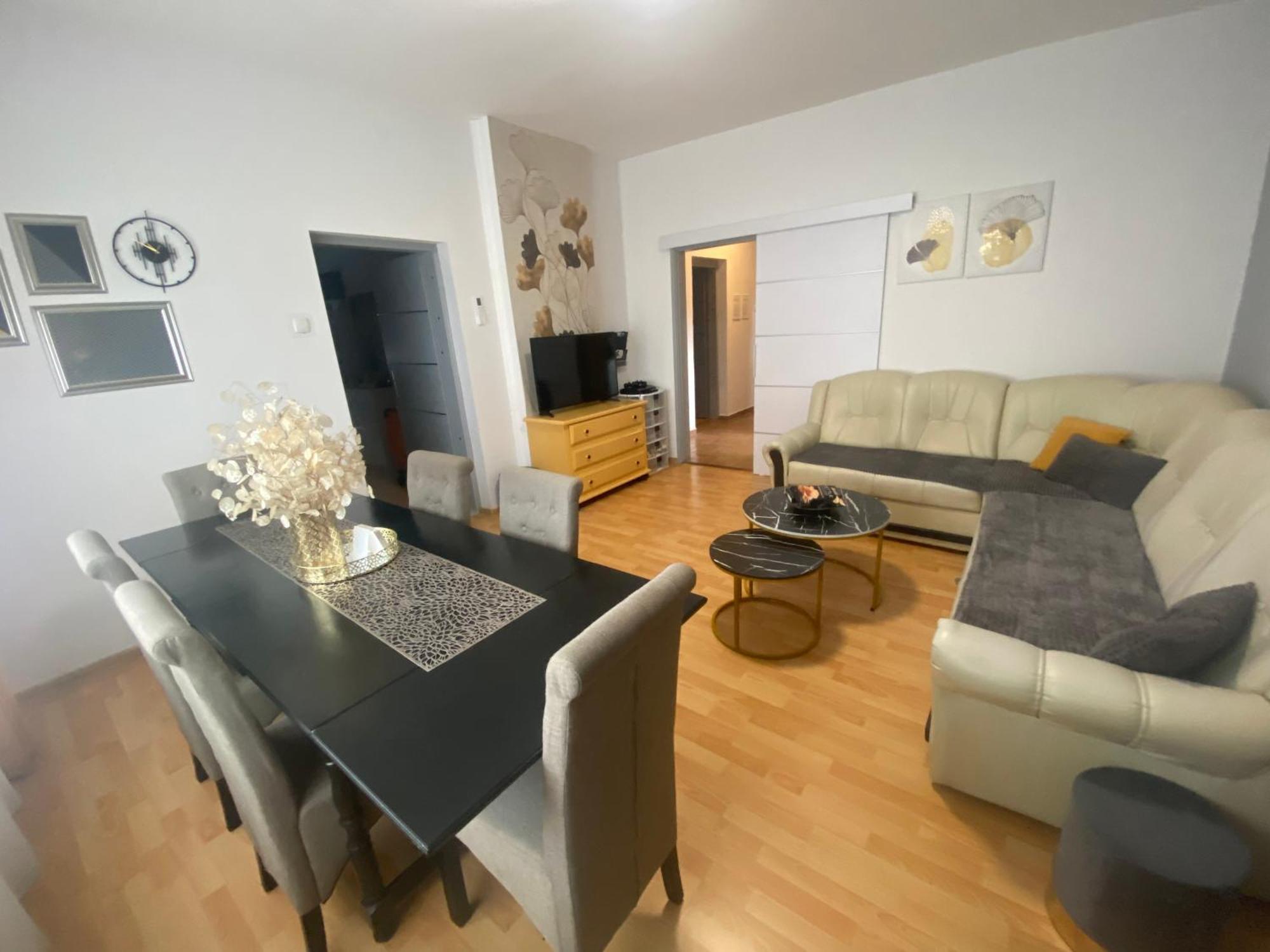 Apartman El โอกูลิน ภายนอก รูปภาพ